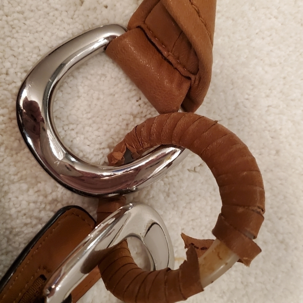 Michael kors buttery soft leather shoulder bag. - Picture 2 of 10